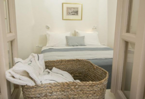 Elegant Santorini Villa Villa Mariniou Private Hot Tub Air Conditioning 2 Bedrooms Oia
